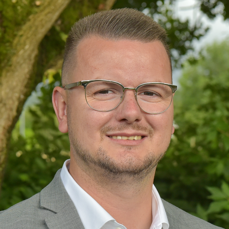  Adrian Lcke